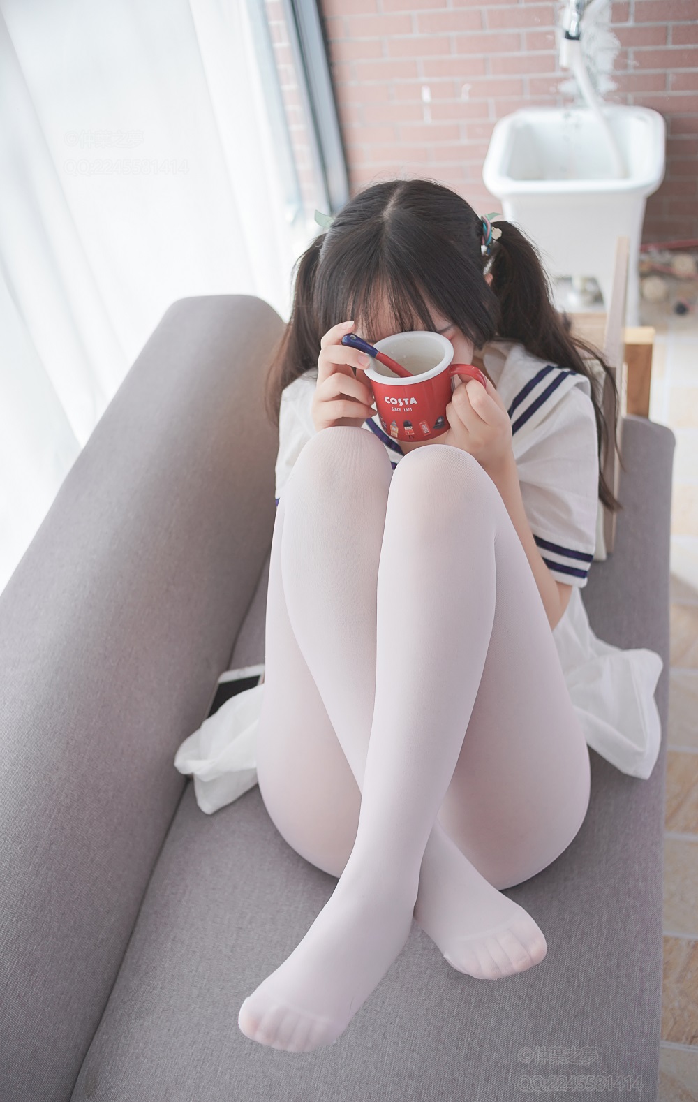 轻兰映画 SPL.006-沙发上的水手服少女[112P] 萝风丝足 预览2图