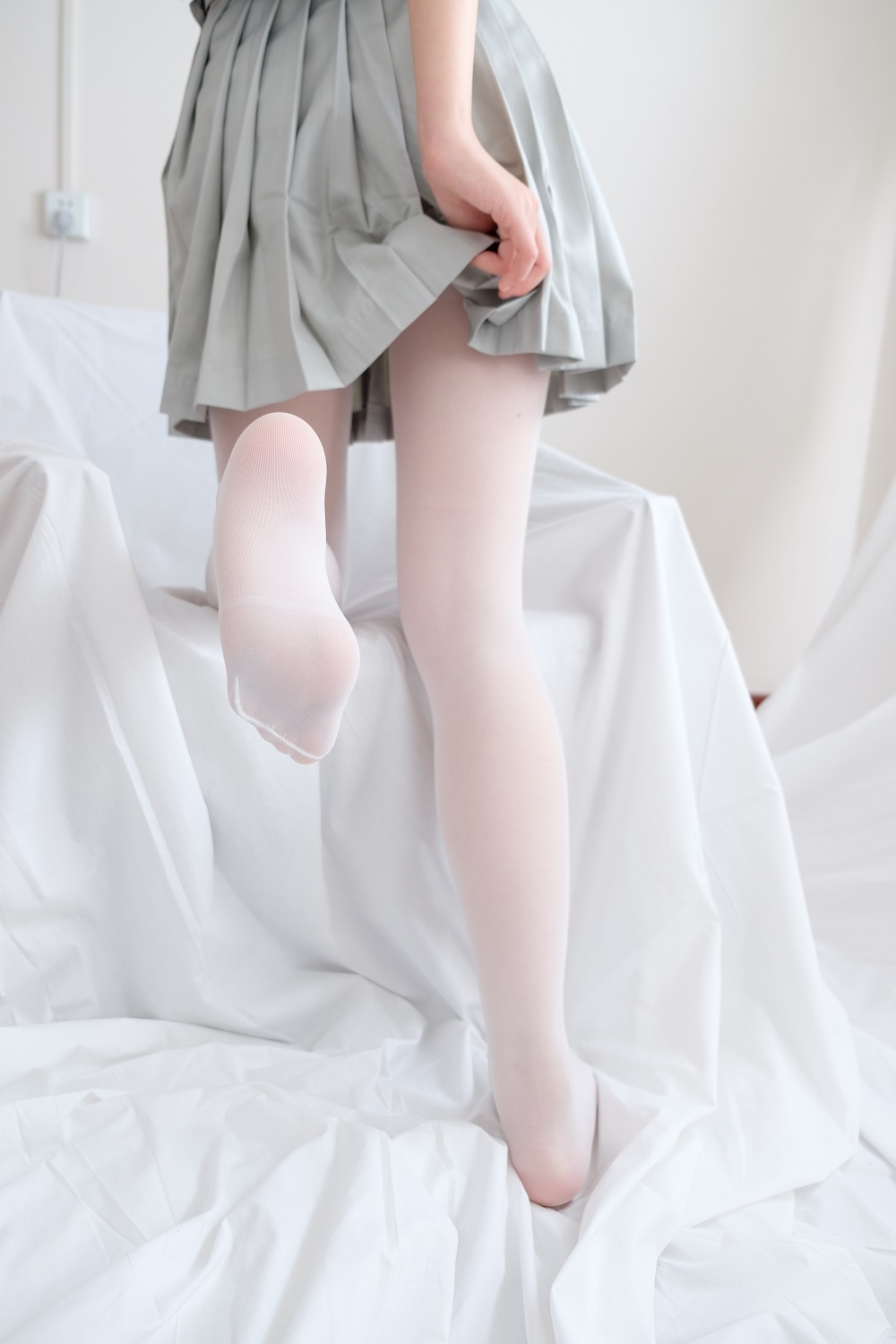 喵写真 Vol.020-白丝灰短裙[85P] 喵写真 预览1图