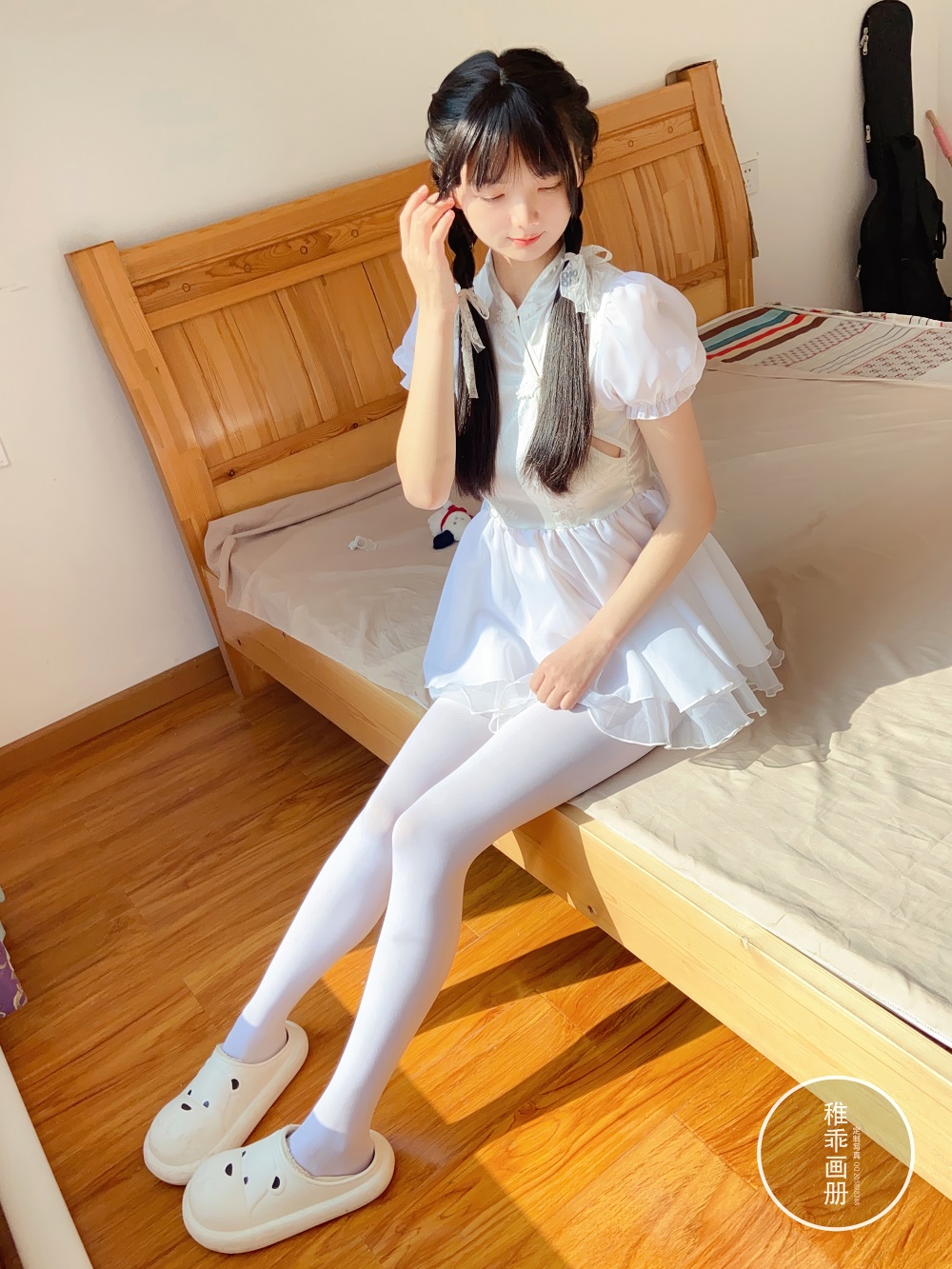 稚乖画册-赤西夜夜-80D白丝嬉戏[74P+1V] 稚乖画册 预览1图